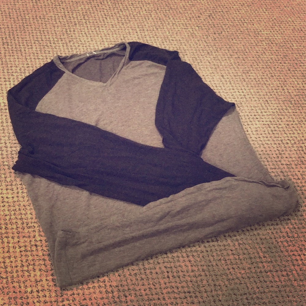 Kit and Ace "cashmere tee" - size M, runs large